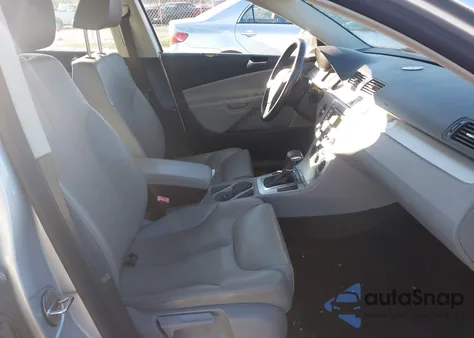 2009 Volkswagen Passat Komfort z USA, uszkodzony, nr VIN WVWXK73C99E079451